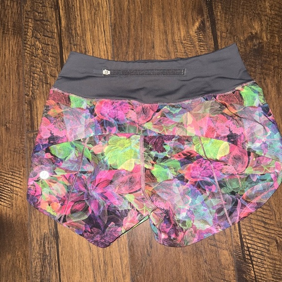 NWOT RARE Lululemon Speed Up MidRise Lined Short 4" Vivid Floral Tone Multi - Picture 2 of 3
